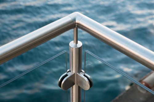 Rostfritträcke 135 grader stolpe